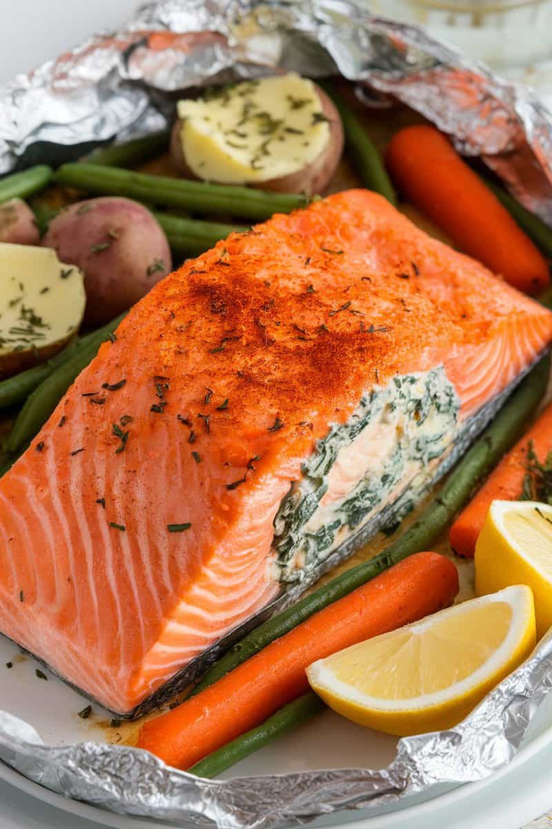 Spicy spinach and cream cheese stuffed salmon with vegetables